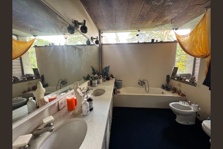 Casa à venda com 875m², 4 quartos e 4 vagasBanheiro Suite Master 