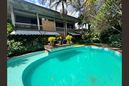 Casa à venda com 875m², 4 quartos e 4 vagasPiscina 