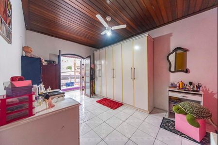 Casa à venda com 350m², 3 quartos e 2 vagas Casa à venda com 350m², 3 quartos e 2 vagasQuarto 2