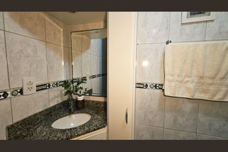 Apartamento à venda com 72m², 2 quartos e 1 vaga Apartamento à venda com 72m², 2 quartos e 1 vagaBanheiro