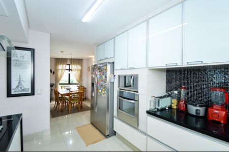 Apartamento à venda com 200m², 3 quartos e 4 vagasCozinha