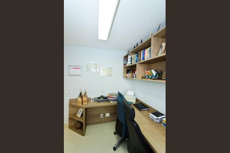 Apartamento à venda com 200m², 3 quartos e 4 vagasEscritório