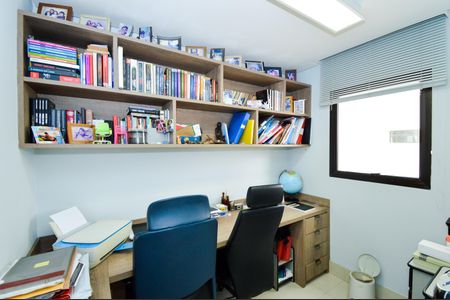 Apartamento à venda com 200m², 3 quartos e 4 vagasEscritório