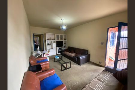 Casa à venda com 118m², 2 quartos e 5 vagasSala