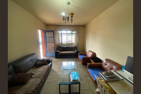 Casa à venda com 118m², 2 quartos e 5 vagasSala