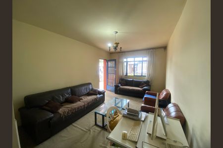 Casa à venda com 118m², 2 quartos e 5 vagasSala