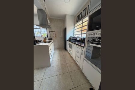 Casa à venda com 200m², 3 quartos e 3 vagasCozinha