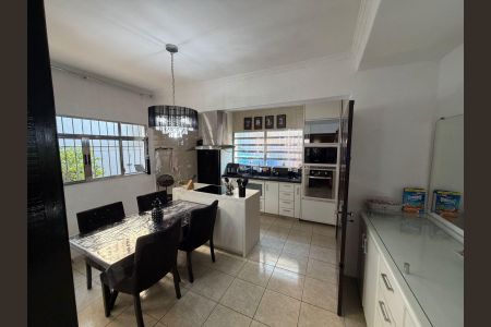 Casa à venda com 200m², 3 quartos e 3 vagasCozinha