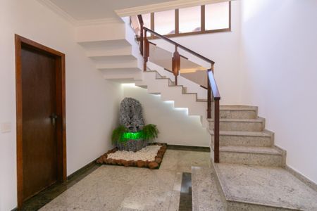 Casa para alugar com 4 quartos, 500m² em Letícia, Belo Horizonte