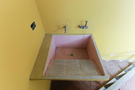 Casa à venda com 160m², 3 quartos e 1 vagaÁrea de serviço 2