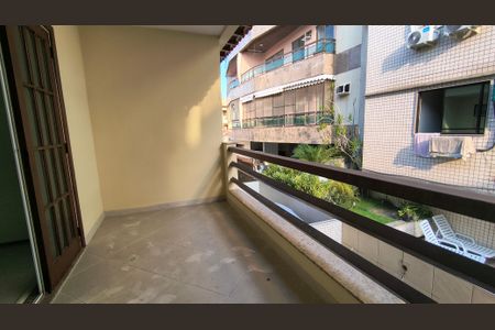 Casa de condomínio para alugar com 200m², 3 quartos e 2 vagas Casa de condomínio para alugar com 200m², 3 quartos e 2 vagasVaranda da Suíte 1