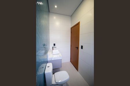 Casa de condomínio para alugar com 170m², 3 quartos e 2 vagas Casa de condomínio para alugar com 170m², 3 quartos e 2 vagasBanheiro da Suíte 2