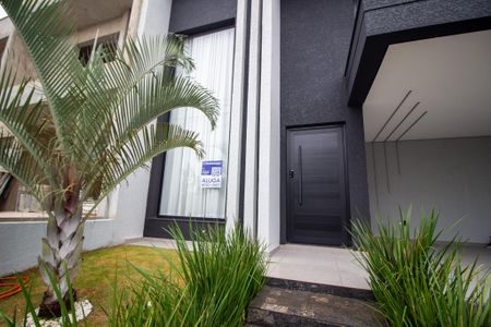 Casa de condomínio para alugar com 170m², 3 quartos e 2 vagas Casa de condomínio para alugar com 170m², 3 quartos e 2 vagasFachada