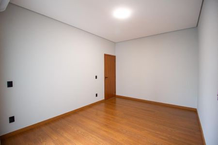 Casa de condomínio para alugar com 170m², 3 quartos e 2 vagas Casa de condomínio para alugar com 170m², 3 quartos e 2 vagasSuite 1