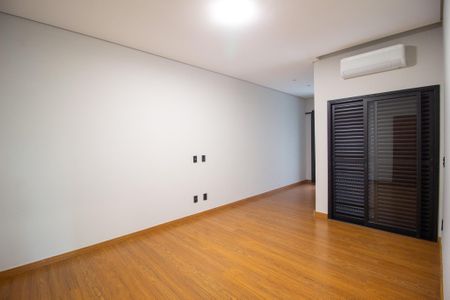 Casa de condomínio para alugar com 170m², 3 quartos e 2 vagas Casa de condomínio para alugar com 170m², 3 quartos e 2 vagasSuite 1