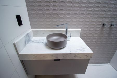 Casa de condomínio para alugar com 170m², 3 quartos e 2 vagas Casa de condomínio para alugar com 170m², 3 quartos e 2 vagasBanheiro da Suíte 3