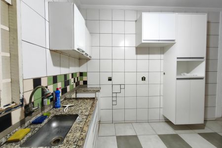 Casa para alugar com 100m², 2 quartos e 2 vagasCozinha