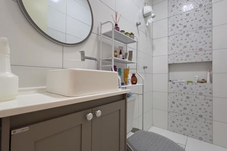 Casa de condomínio para alugar com 68m², 2 quartos e 2 vagasBanheiro