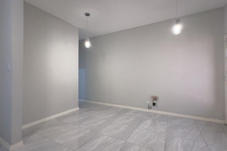 Casa de condomínio para alugar com 68m², 2 quartos e 2 vagasSala