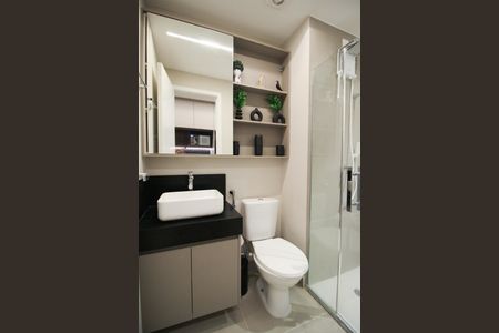 Banheiro de kitnet/studio para alugar com 1 quarto, 45m² em Vila Olímpia, São Paulo