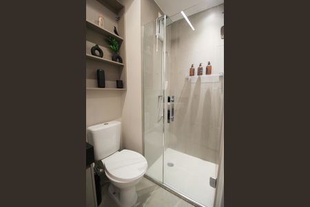 Banheiro de kitnet/studio para alugar com 1 quarto, 45m² em Vila Olímpia, São Paulo