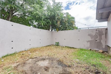 Casa à venda com 170m², 3 quartos e 4 vagas Casa à venda com 170m², 3 quartos e 4 vagasJardim