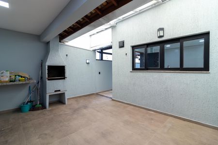 Casa à venda com 250m², 3 quartos e 3 vagas Casa à venda com 250m², 3 quartos e 3 vagasQuintal - Churrasqueira