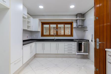 Casa à venda com 250m², 3 quartos e 3 vagas Casa à venda com 250m², 3 quartos e 3 vagasCozinha