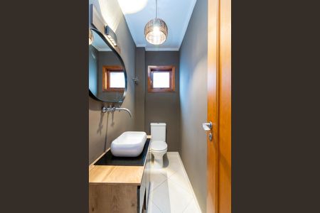 Casa à venda com 250m², 3 quartos e 3 vagas Casa à venda com 250m², 3 quartos e 3 vagasLavabo