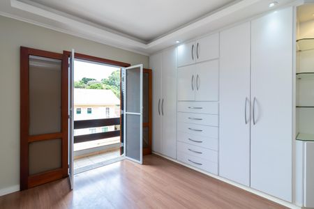 Casa à venda com 250m², 3 quartos e 3 vagas Casa à venda com 250m², 3 quartos e 3 vagasSuíte