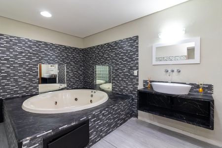 Casa à venda com 250m², 3 quartos e 3 vagas Casa à venda com 250m², 3 quartos e 3 vagasBanheiro 4 - Hidromassagem