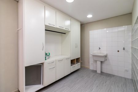 Casa à venda com 250m², 3 quartos e 3 vagas Casa à venda com 250m², 3 quartos e 3 vagasÁrea de Serviço