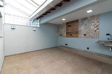 Casa à venda com 250m², 3 quartos e 3 vagas Casa à venda com 250m², 3 quartos e 3 vagasQuintal - Churrasqueira