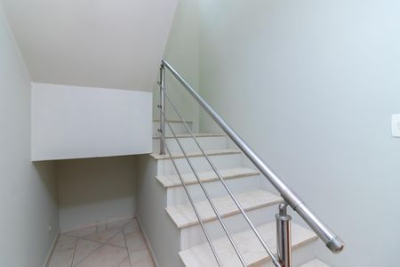 Casa à venda com 250m², 3 quartos e 3 vagas Casa à venda com 250m², 3 quartos e 3 vagasEscada da Garagem