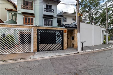 Casa à venda com 250m², 3 quartos e 3 vagas Casa à venda com 250m², 3 quartos e 3 vagasFachada