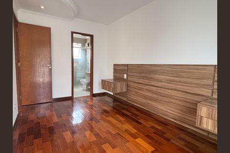 Casa à venda com 126m², 3 quartos e 2 vagasSuíte 