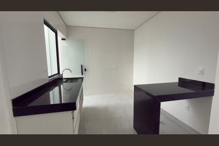 Casa à venda com 3 quartos, 180m² em Lundcéia, Lagoa Santa