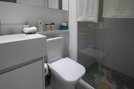 Apartamento à venda com 103m², 2 quartos e 1 vaga Apartamento à venda com 103m², 2 quartos e 1 vagaBanheiro Social