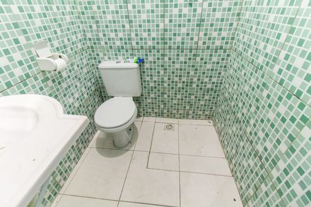 Banheiro social de casa para alugar com 1 quarto, 40m² em Jardim Margarida, São Paulo