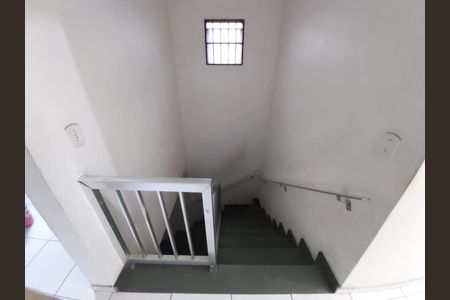 Casa à venda com 250m², 5 quartos e 2 vagasEscada