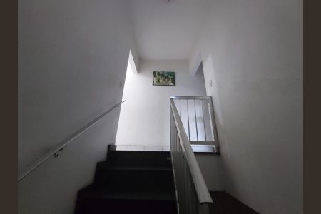 Casa à venda com 250m², 5 quartos e 2 vagasEscada