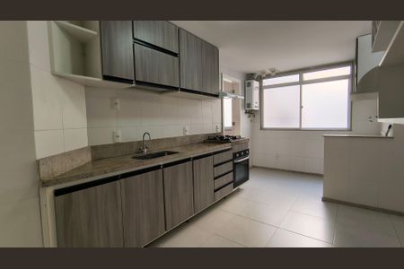 Apartamento à venda com 138m², 3 quartos e 2 vagas Apartamento à venda com 138m², 3 quartos e 2 vagasCozinha e Área de Serviço