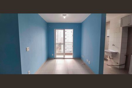 Sala de apartamento para alugar com 2 quartos, 47m² em Quitaúna, Osasco