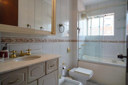 Apartamento à venda com 270m², 4 quartos e 2 vagasBanheiro suíte 