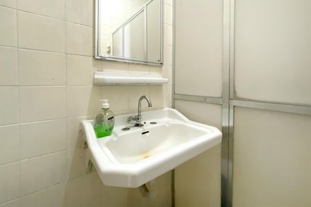 Banheiro da Suíte de apartamento para alugar com 1 quarto, 45m² em Funcionários, Belo Horizonte