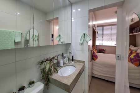 Apartamento à venda com 48m², 1 quarto e sem vagaBanheiro da Suíte 1