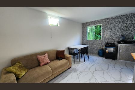 Sala  de apartamento para alugar com 1 quarto, 45m² em Brotas, Salvador