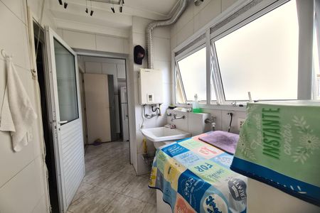 Apartamento à venda com 130m², 4 quartos e 2 vagas Apartamento à venda com 130m², 4 quartos e 2 vagasÁrea de Serviço