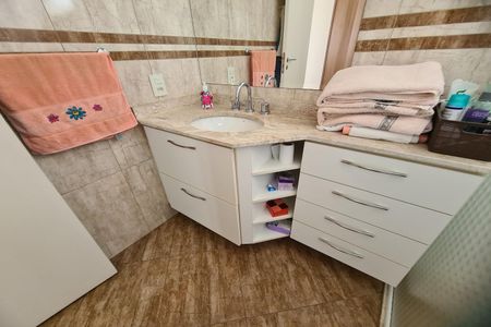 Apartamento à venda com 130m², 4 quartos e 2 vagas Apartamento à venda com 130m², 4 quartos e 2 vagasBanheiro da Suíte