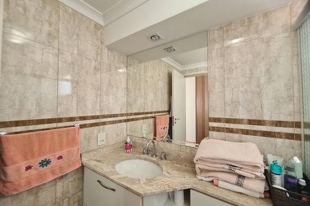 Apartamento à venda com 130m², 4 quartos e 2 vagas Apartamento à venda com 130m², 4 quartos e 2 vagasBanheiro da Suíte